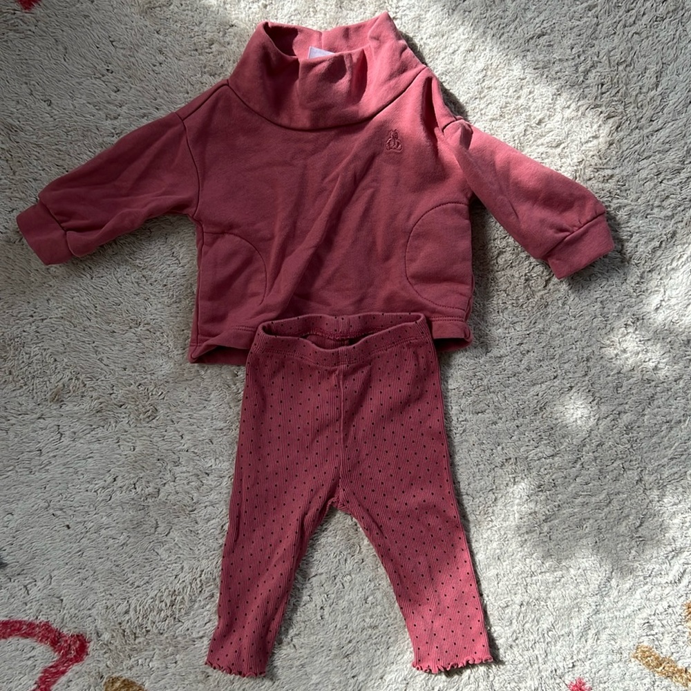 Baby Gap matching set, leggings and sweater. Size 3-6M